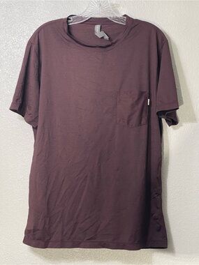 Vuori Vuori men's Tradewind Performance Pocket Tee - Maroon - Size M